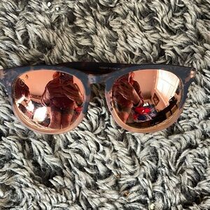 Blenders “Heart Rush” rose gold sunglasses